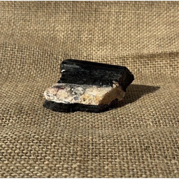 Tourmaline With Matrix 2" Raw 96g - Picture 13 of 13